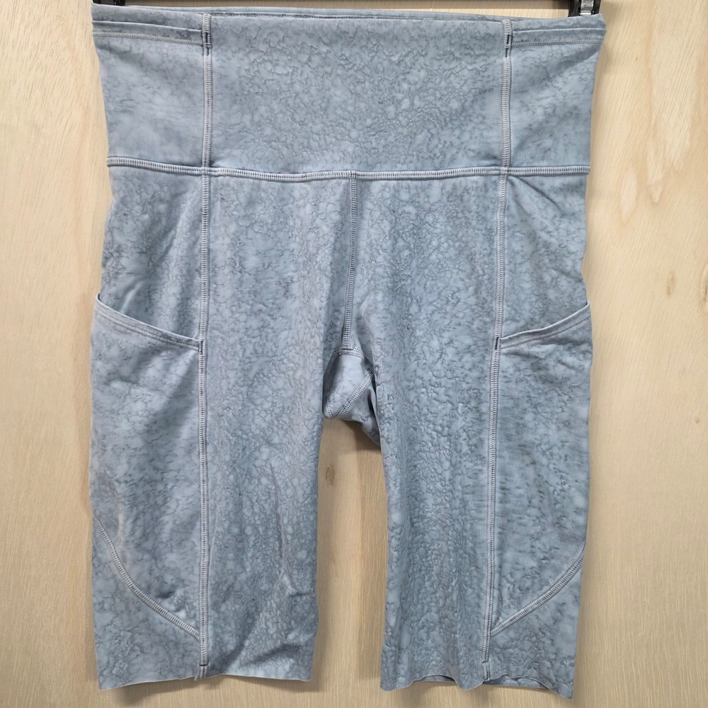 Lululemon Fast and Free High Rise Short 8 Ice Cave Blue Crinkle Nulux Size 6 - Picture 2 of 13